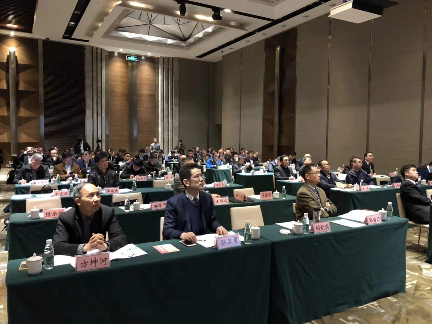 益达注册股份出席铁路工程高品质机制砂制造技术交流大会并发表主题演讲