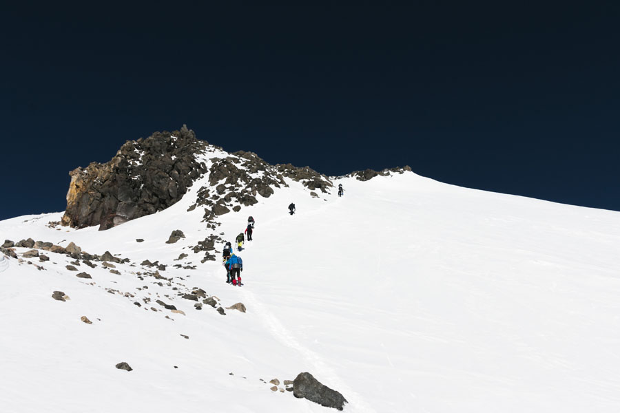 骄傲！益达注册股份欧洲员工勇攀欧洲第一峰-厄尔布鲁士峰