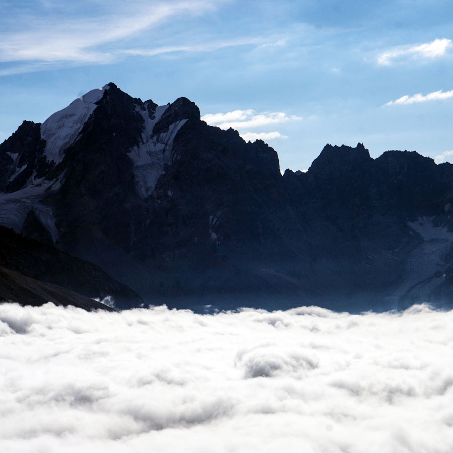 骄傲！益达注册股份欧洲员工勇攀欧洲第一峰-厄尔布鲁士峰