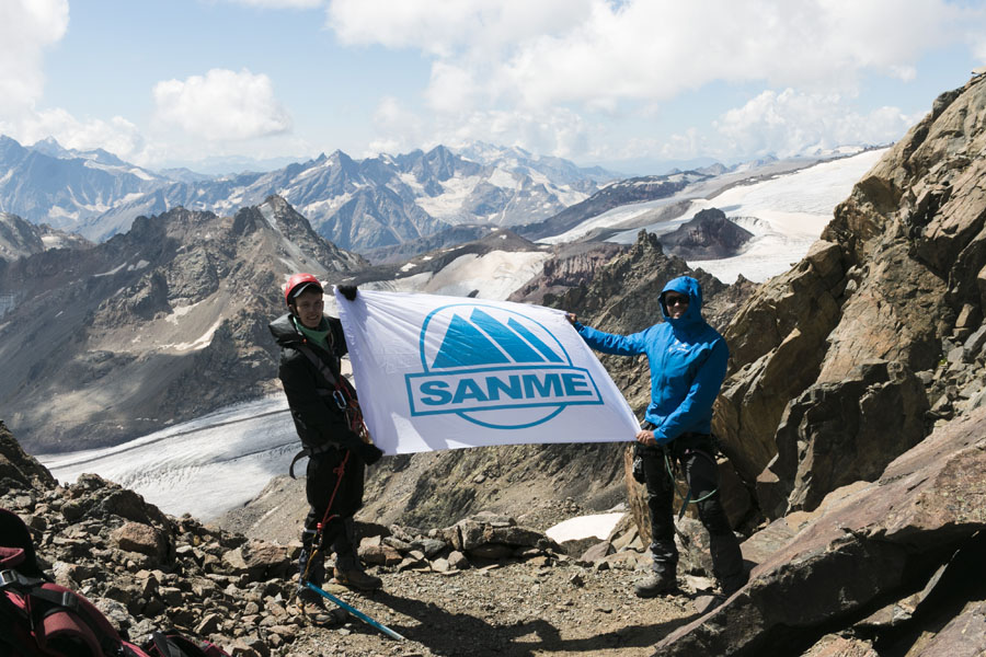 骄傲！益达注册股份欧洲员工勇攀欧洲第一峰-厄尔布鲁士峰