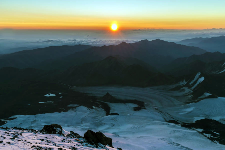骄傲！益达注册股份欧洲员工勇攀欧洲第一峰-厄尔布鲁士峰