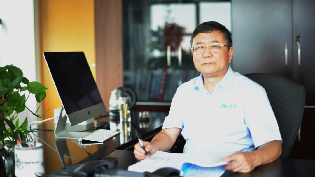 谢文从业卅五周年系列报道--“三十五年磨一剑，山更美，业更精”专访