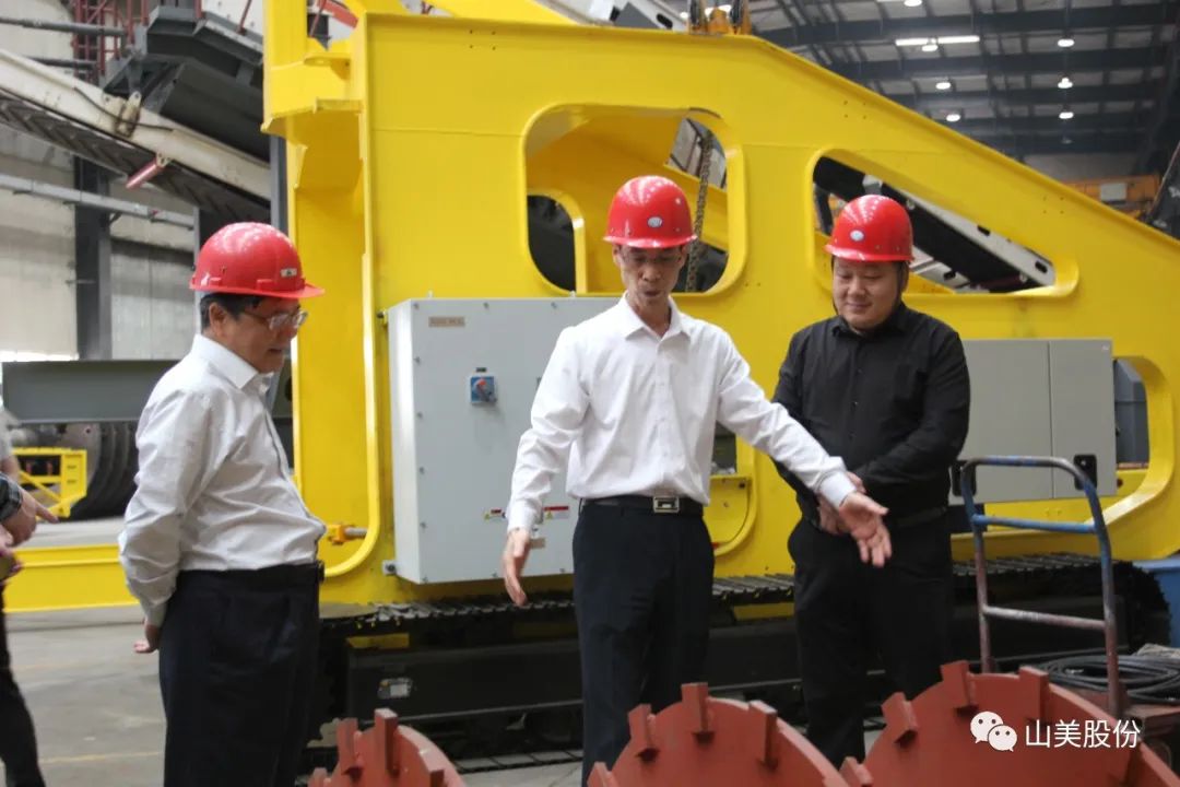 聚焦 | 热烈欢迎中国砂石协会胡会长一行莅临益达注册股份郑州基地指导交流！