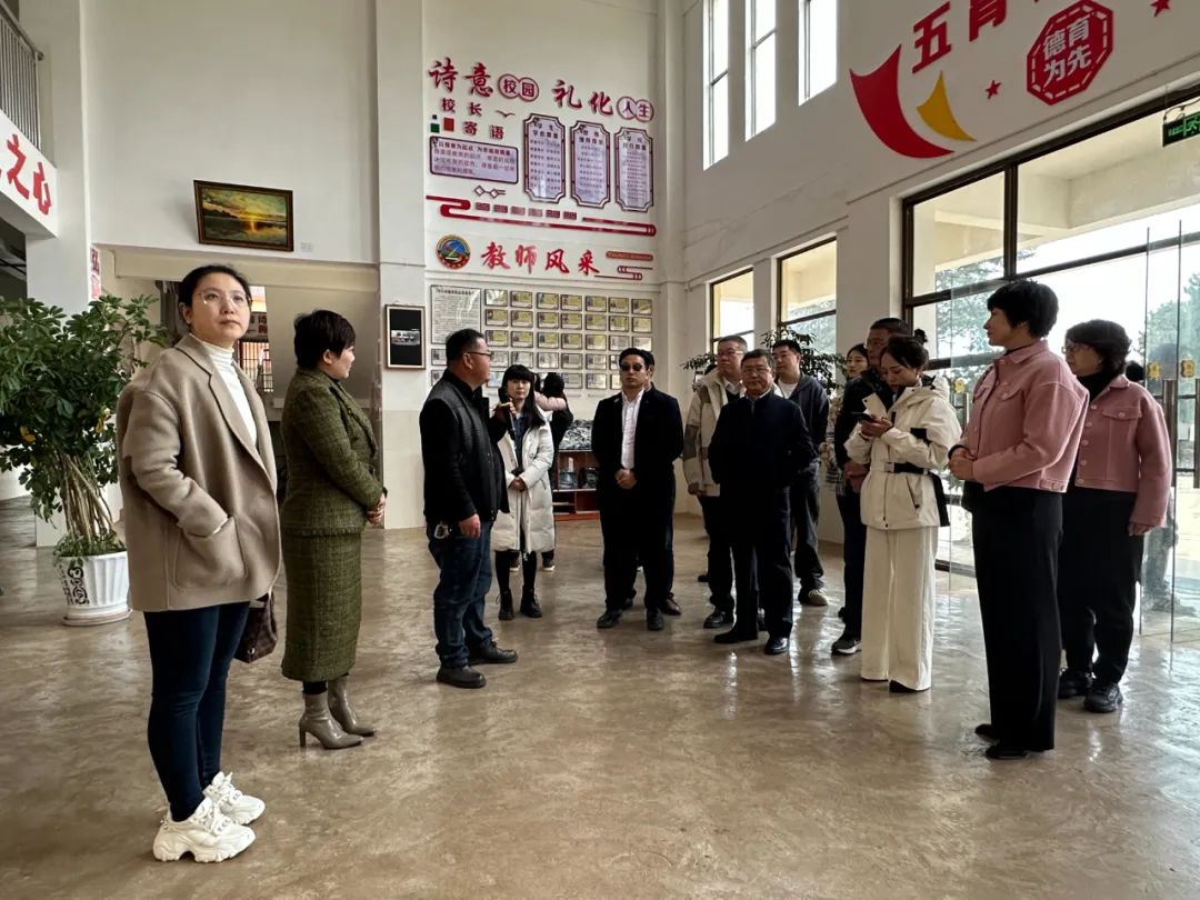 【用心呵护幼苗】谢文董事长走进中国砂石协会希望小学 以实际行动践行企业社会责任