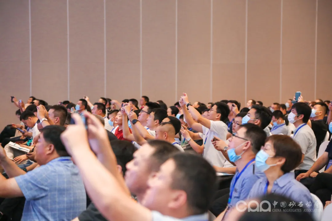 主旨报告 | 唐军以国际化视角，提出固废综合利用和生态环境修复新思路